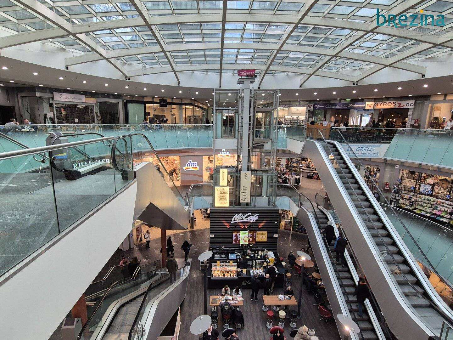 Several commercial spaces in the Gasometer with top infrastructure and perfect connectivity