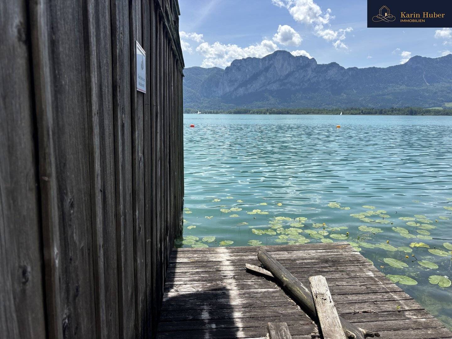 Badehütte am Eigengrund mit direktem Seezugang und Baugrundstück am Südufer des Mondsees