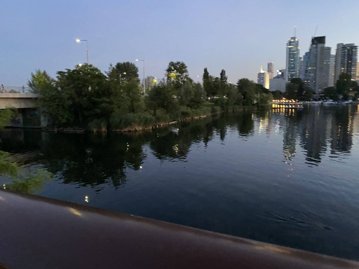 Few meters to the Alte Donau/Segelschule Hofbauer Lifestyle apartment furnished with balcony and private roof terrace