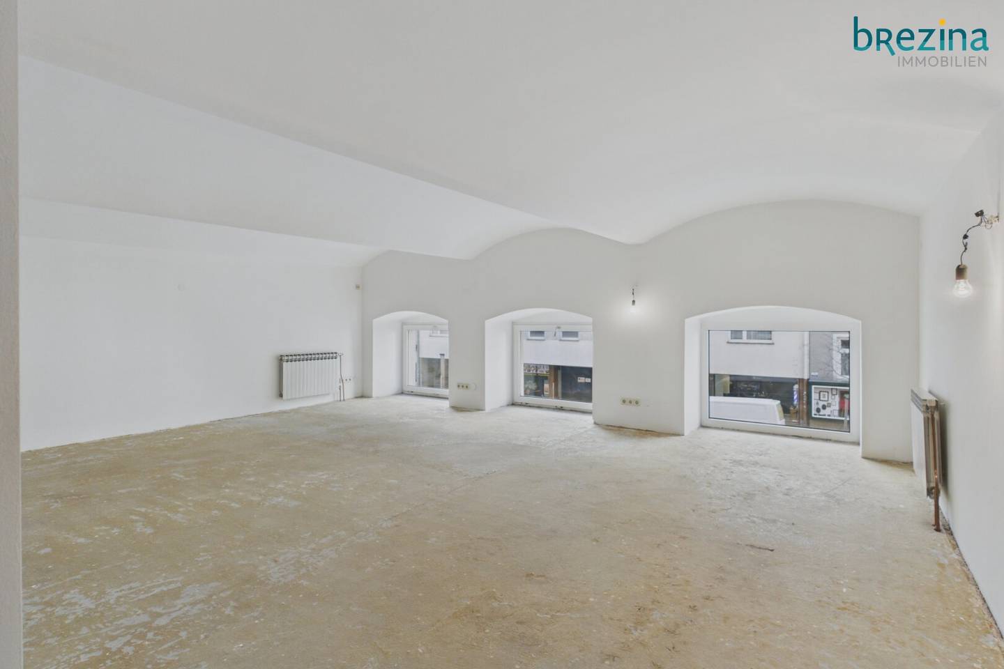 Versatile commercial premises in a stylish old building in the Fasangviertel