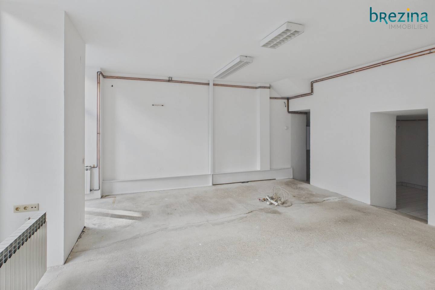 Versatile commercial premises in a stylish old building in the Fasangviertel