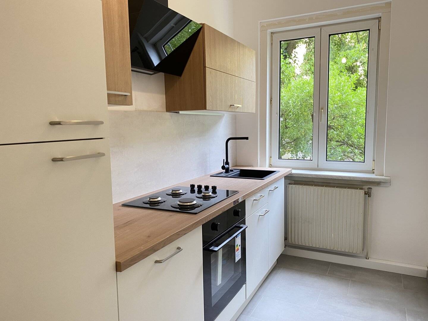 FRISCH RENOVIERTE 2 ZIMMER WOHNUNG MIT GRÜNBLICK - NAHE BIONDEKGASSE