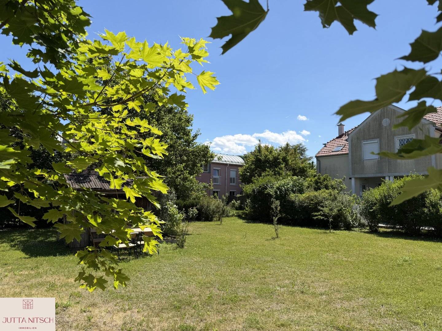 Flat, central sunny building plot in Baden