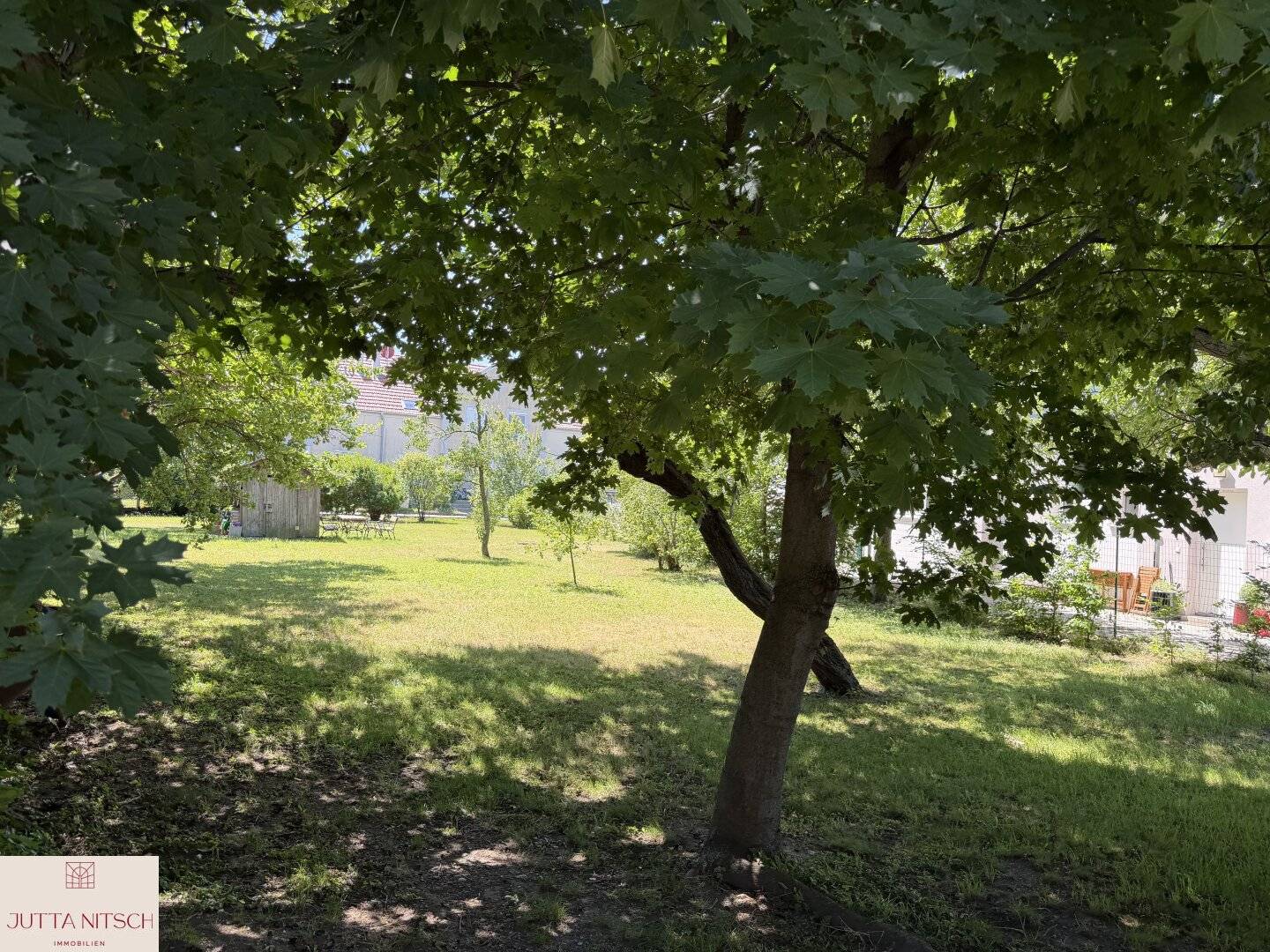 Flat, central sunny building plot in Baden