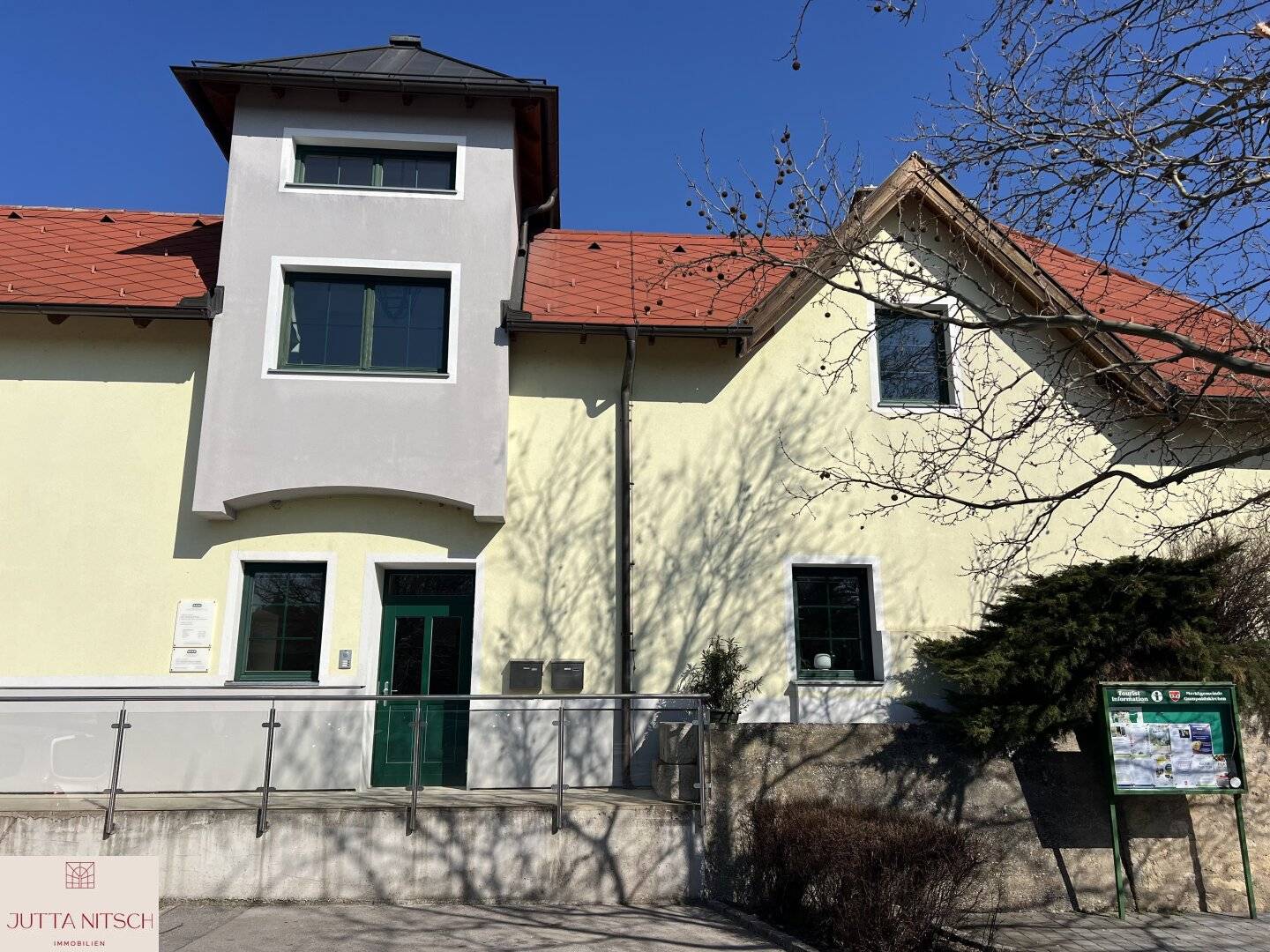 Beautiful office/practice space shared office/practice possible Gumpoldskirchen near parking
