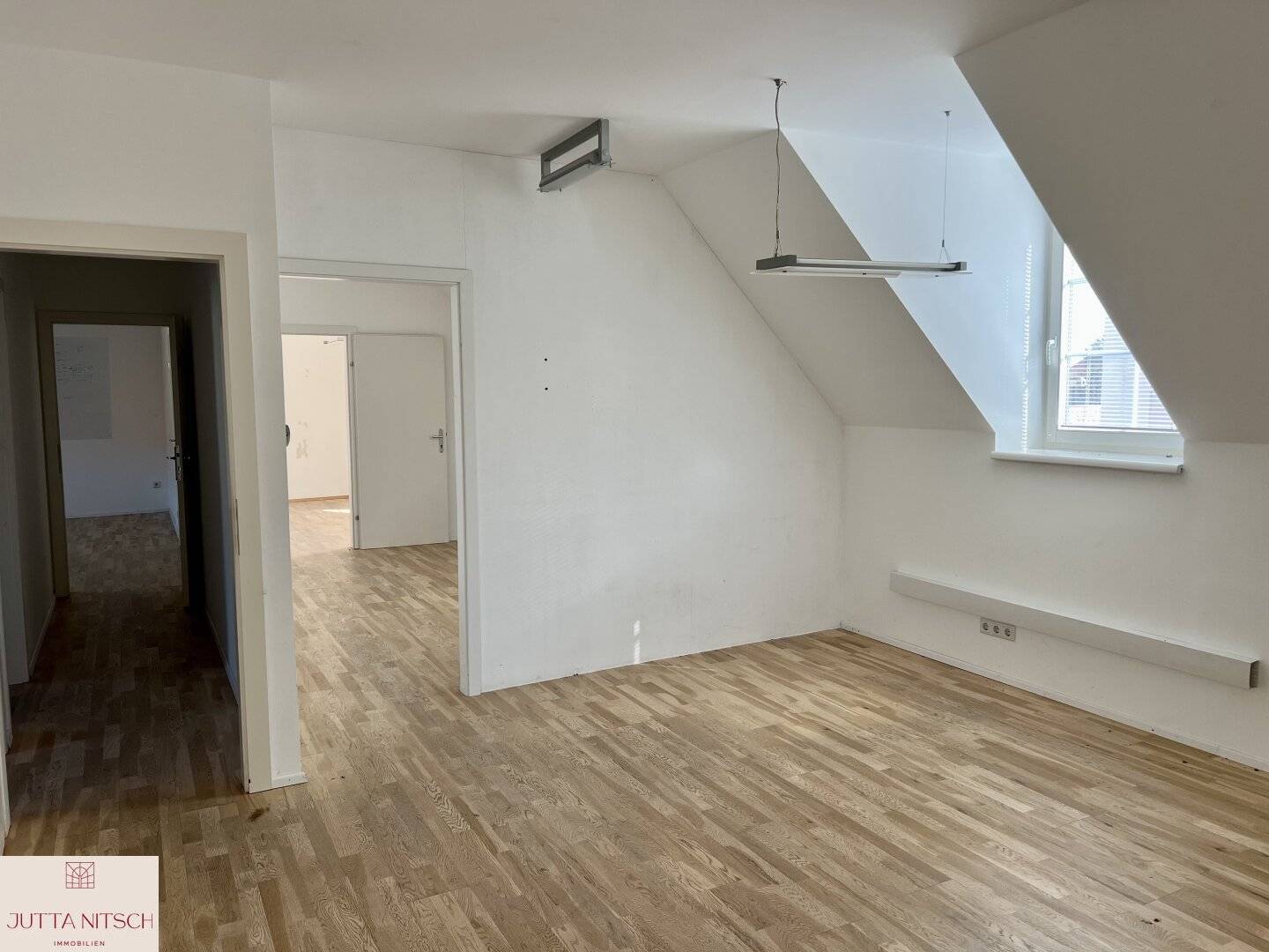 Beautiful office/practice space shared office/practice possible Gumpoldskirchen near parking