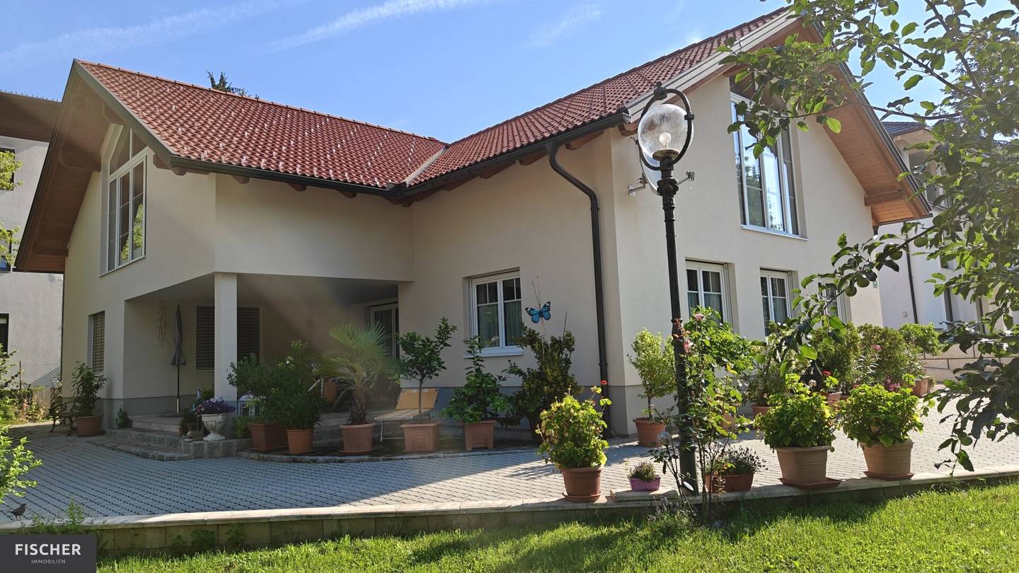 Neuwertiges, großzügiges Wohnhaus in Velden am Wörther See