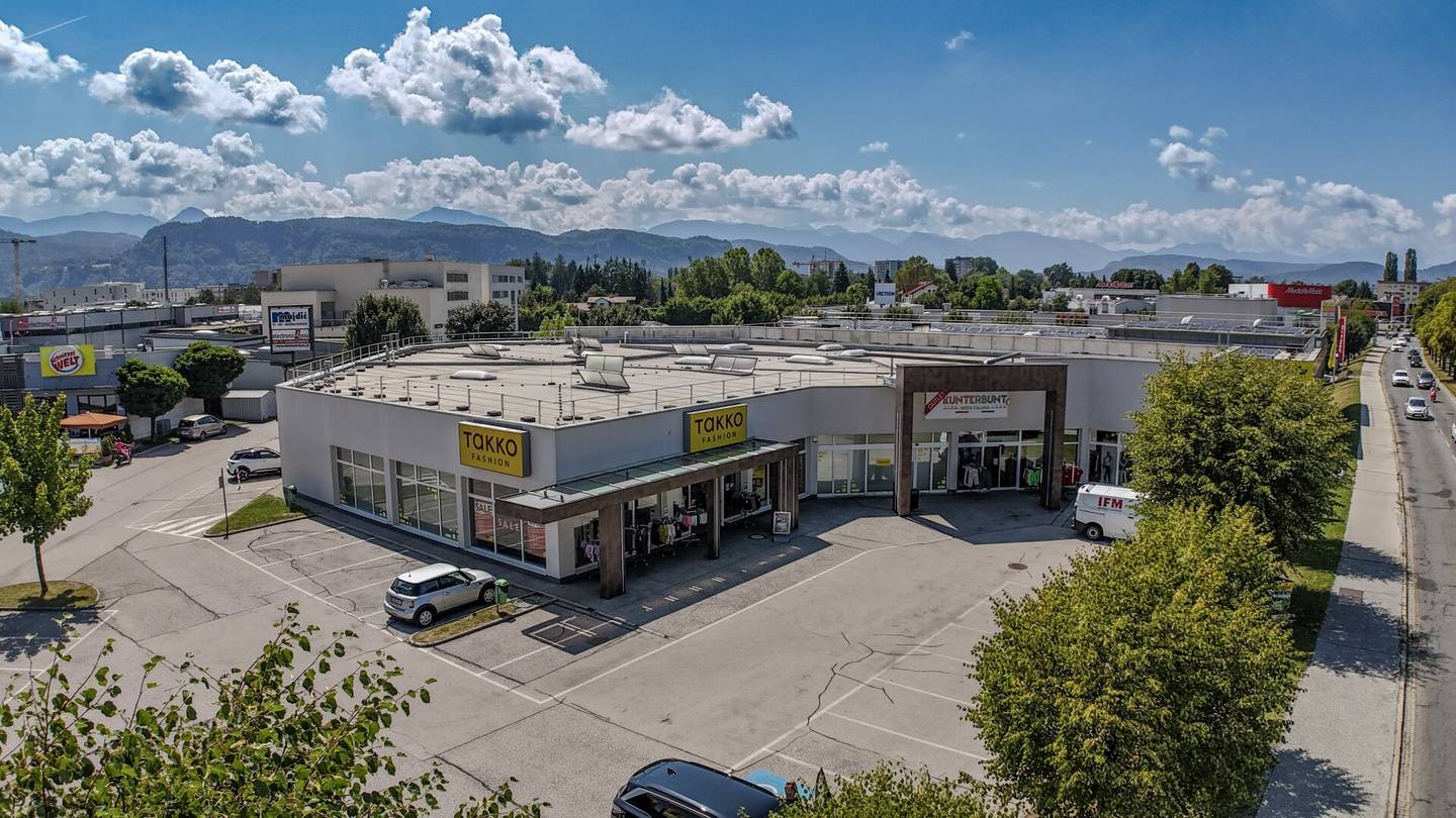 Retail space in a high traffic FMZ location