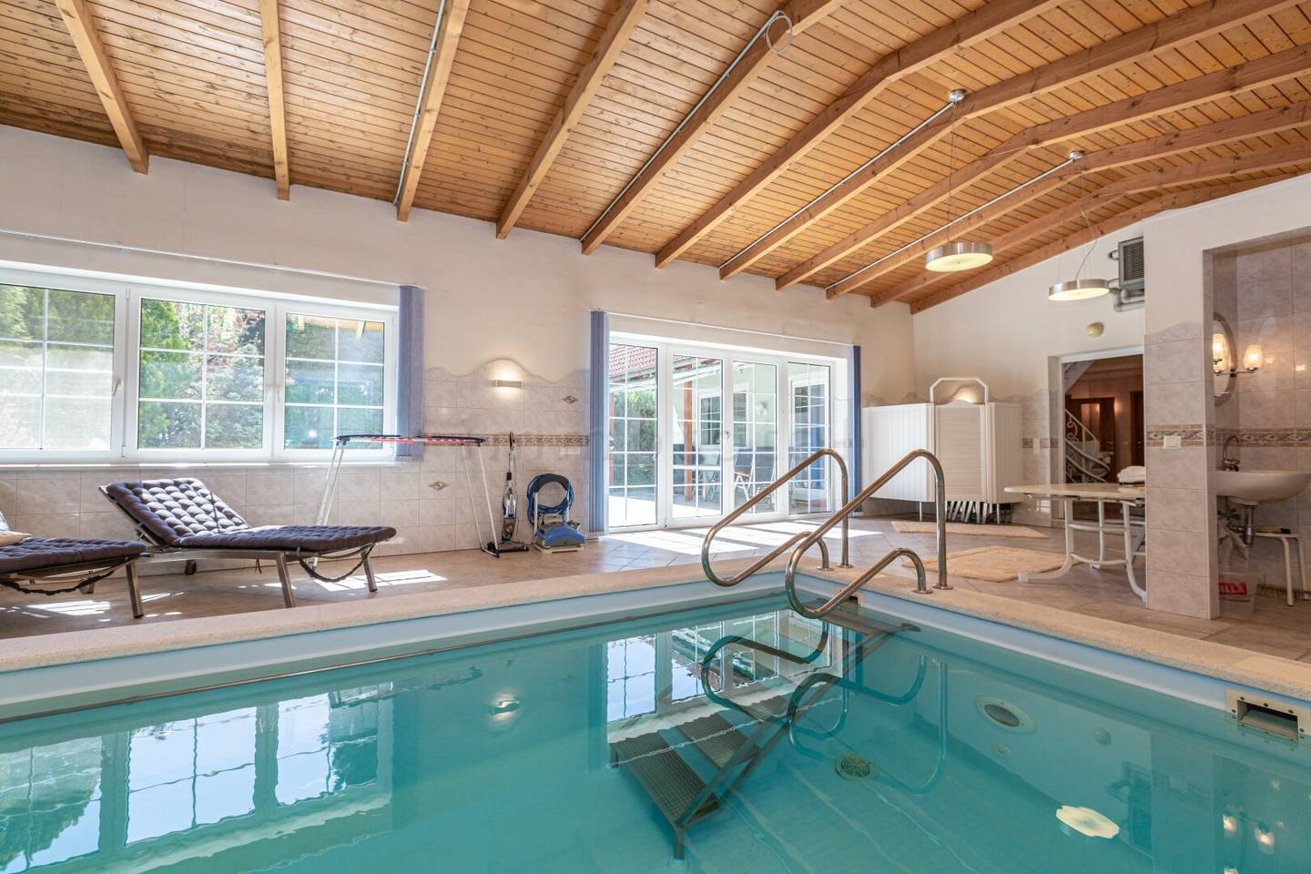 Spacious single family house in a quiet residential area with wellness area and protected garden terrace
