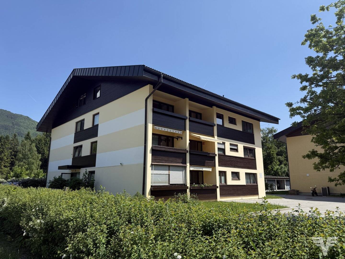 Cozy three room apartment with balcony and parking in Zell am See