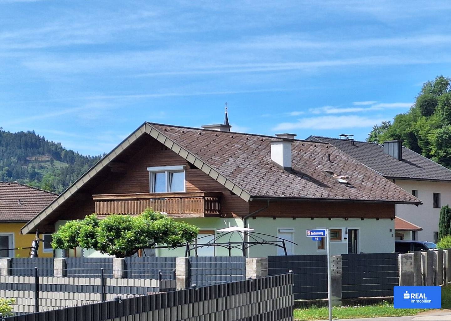Saniertes Familienparadies mit 905 m² Garten und Doppelgarage - zentrale Lage in Griffen