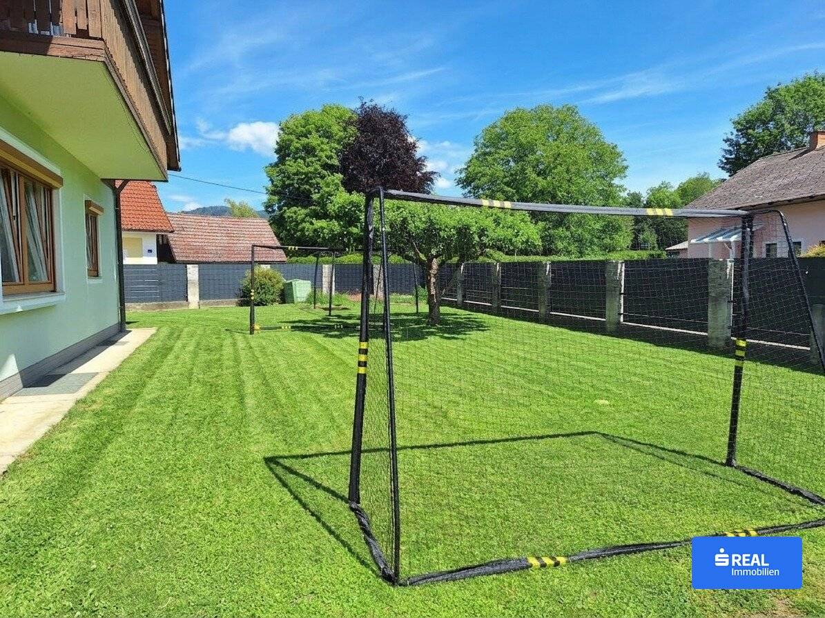 Saniertes Familienparadies mit 905 m² Garten und Doppelgarage - zentrale Lage in Griffen