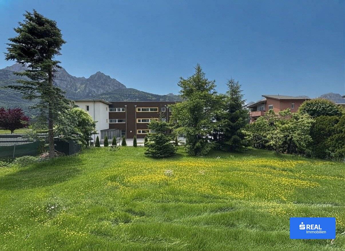 Building plot in the green