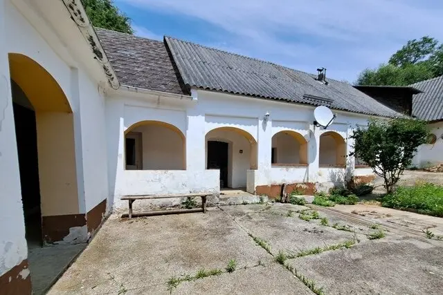 Gestaltungsfreiheit pur! Historischer Arkadenhof (1850) wartet auf Ihre Vision – 245 m² Potenzial – 1.715m² Eigengrund