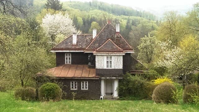 When Walls Tell Stories Living in the Vienna Secessionists' Country Estate
