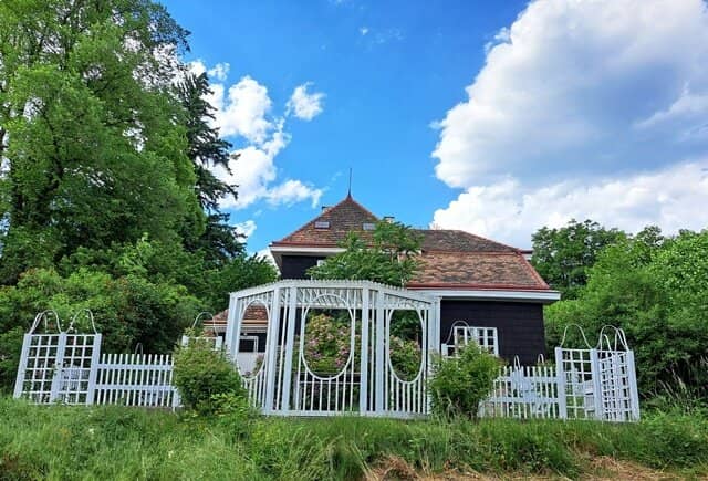 When Walls Tell Stories Living in the Vienna Secessionists' Country Estate