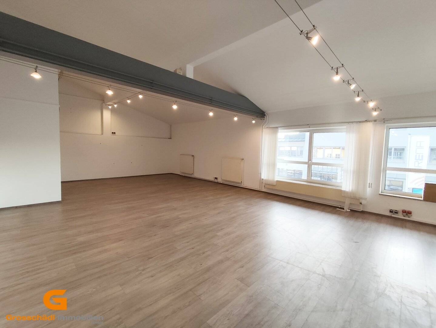 Versatile usable commercial property in Wals-Siezenheim for rent