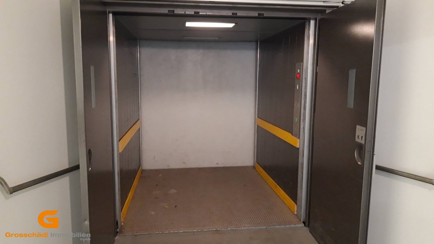 Versatile usable commercial property in Wals-Siezenheim for rent