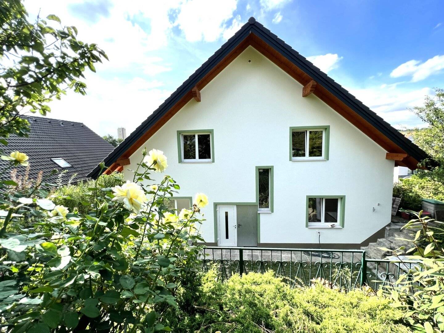 Neues, geräumiges Einfamilienhaus mit Garten in ruhiger Wohnsiedlung nahe Mistelbach (!) 2-Generation-Wohnhauseignung (!)