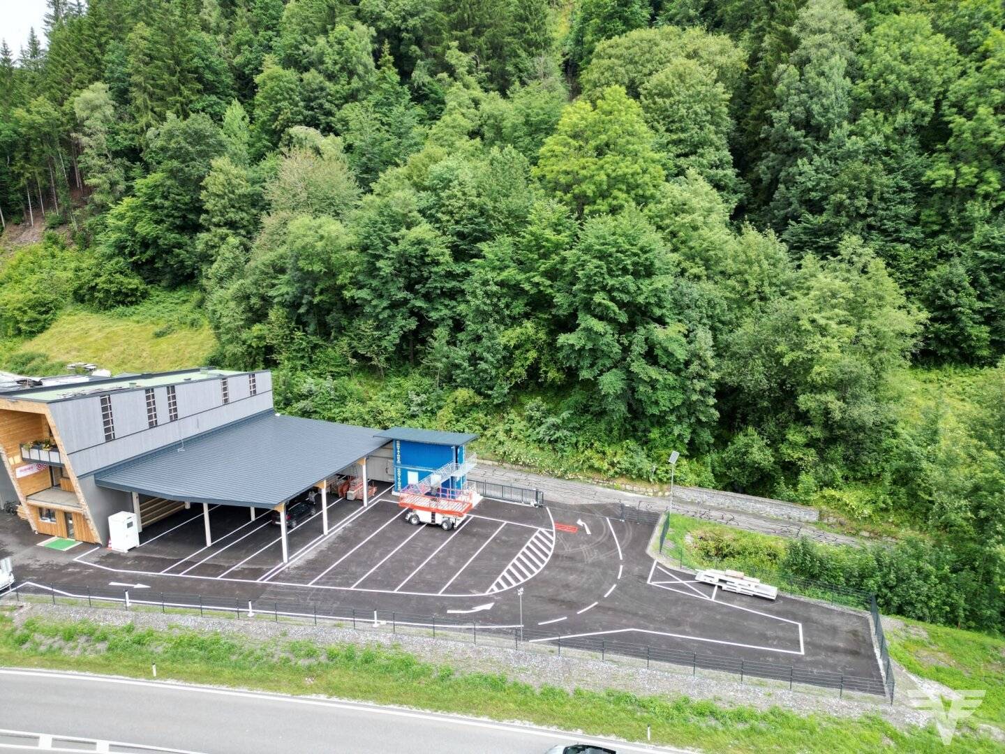 Commercial land for rent high quality storage space in Taxenbach