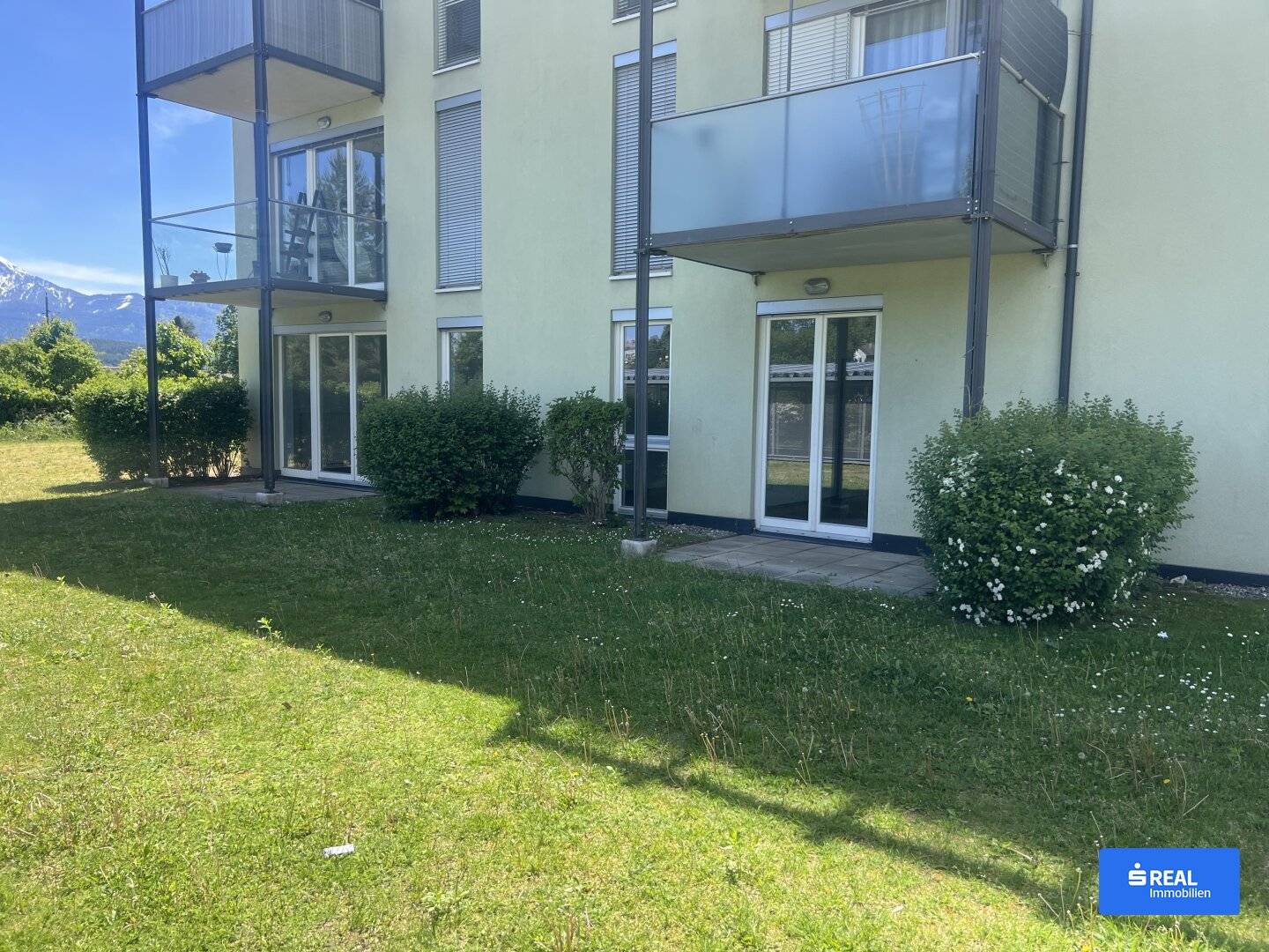 Spacious 5 room garden apartment in central location of Villach