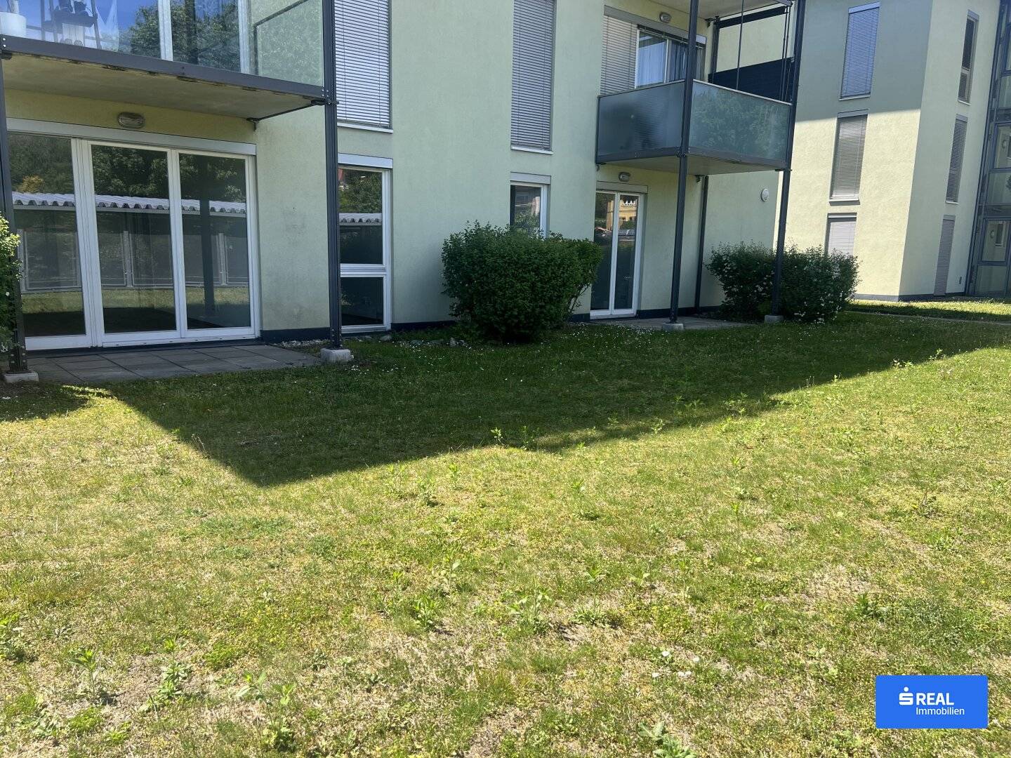 Spacious 5 room garden apartment in central location of Villach