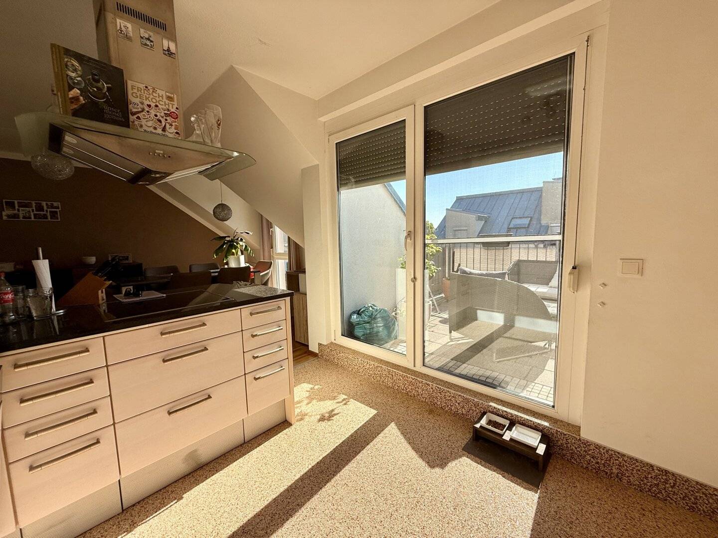Lichtdurchflutete Dachgeschoßwohnung mit sonniger Terrasse