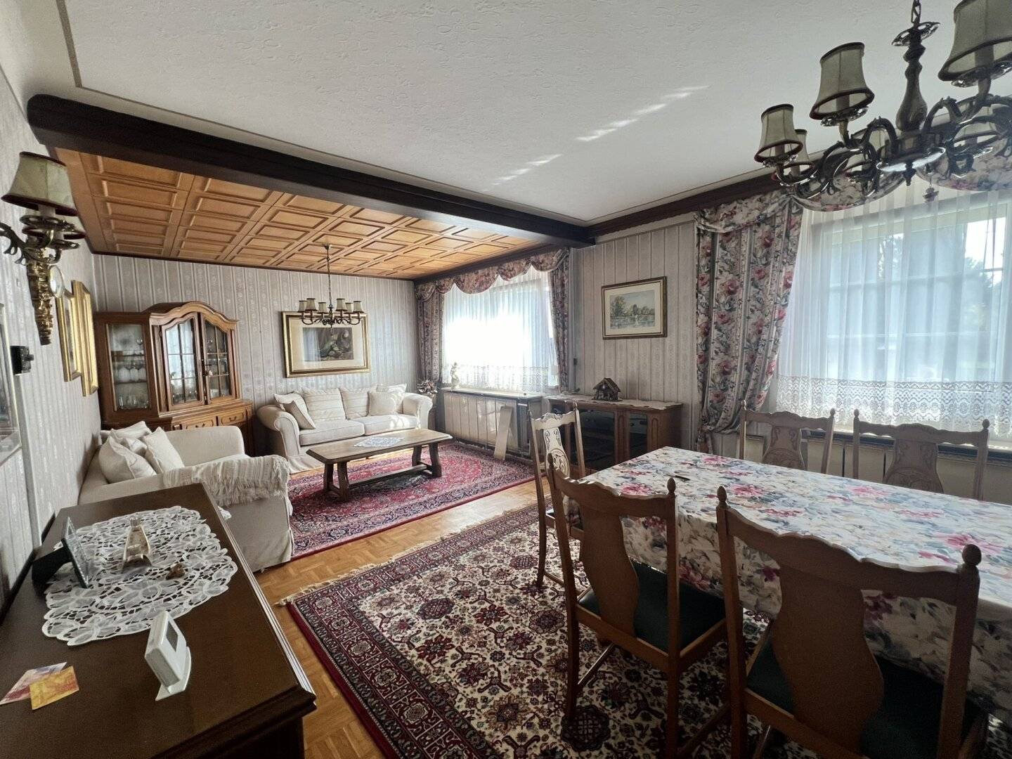 Well laid out, bright single-family house in a quiet residential area with garden