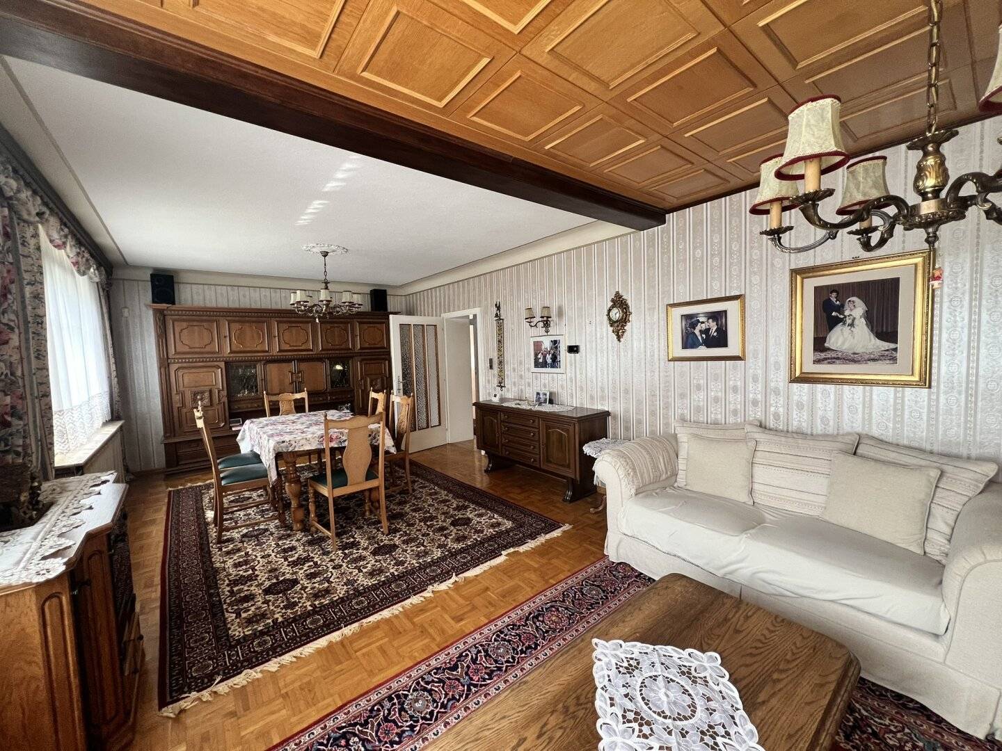 Well laid out, bright single-family house in a quiet residential area with garden
