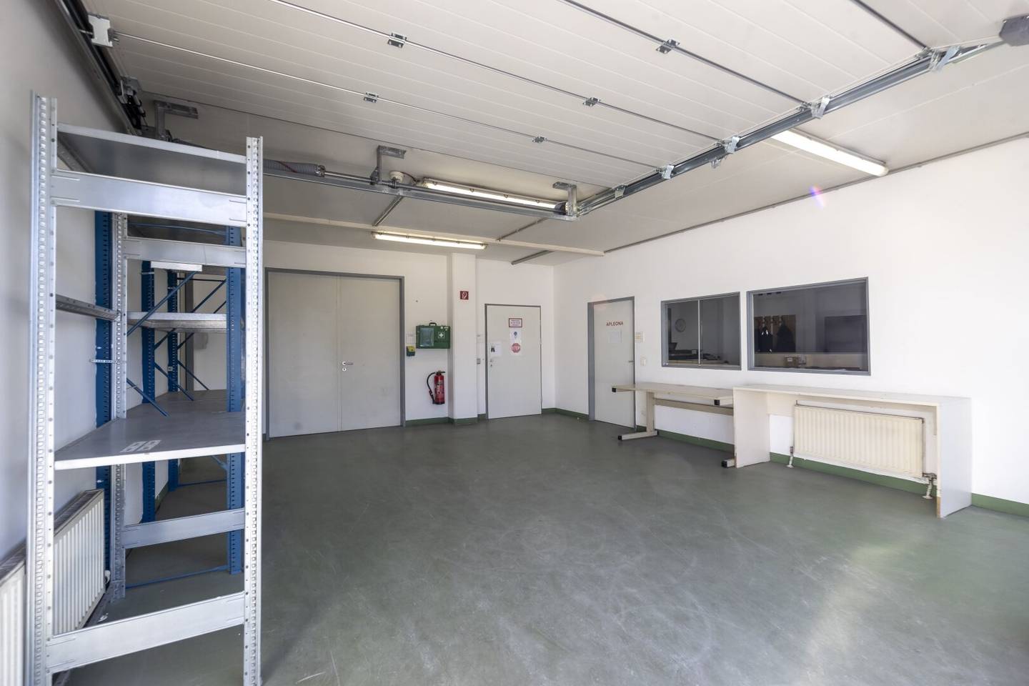 TOP commercial spaces with office wing and roller door - ground level drivable in Salzburg Nord