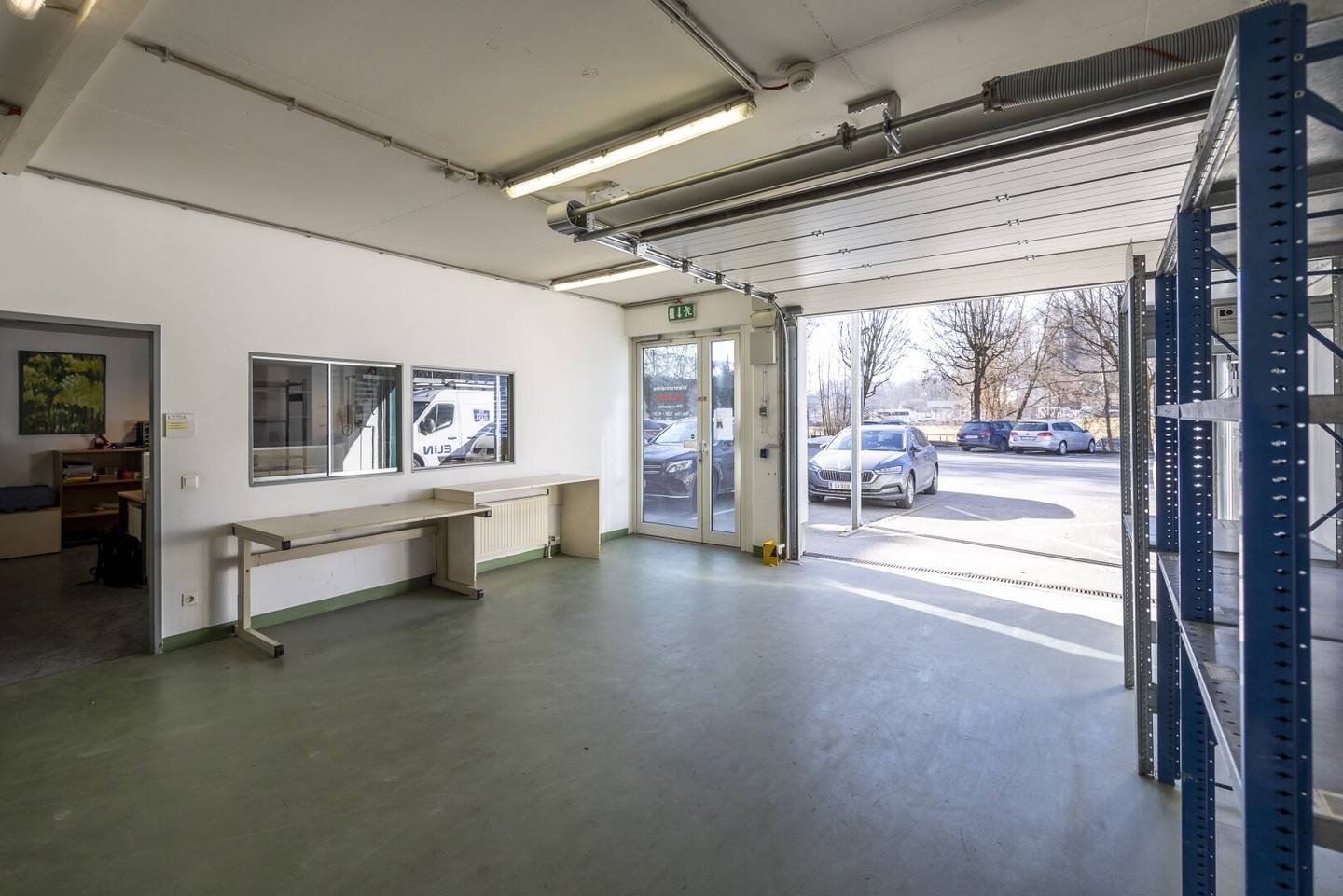 TOP commercial spaces with office wing and roller door - ground level drivable in Salzburg Nord