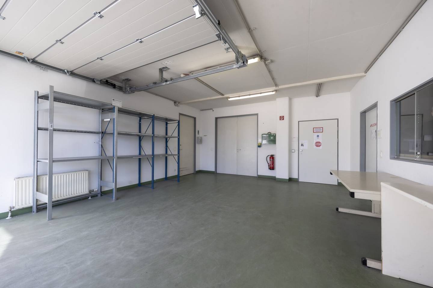 TOP commercial spaces with office wing and roller door - ground level drivable in Salzburg Nord