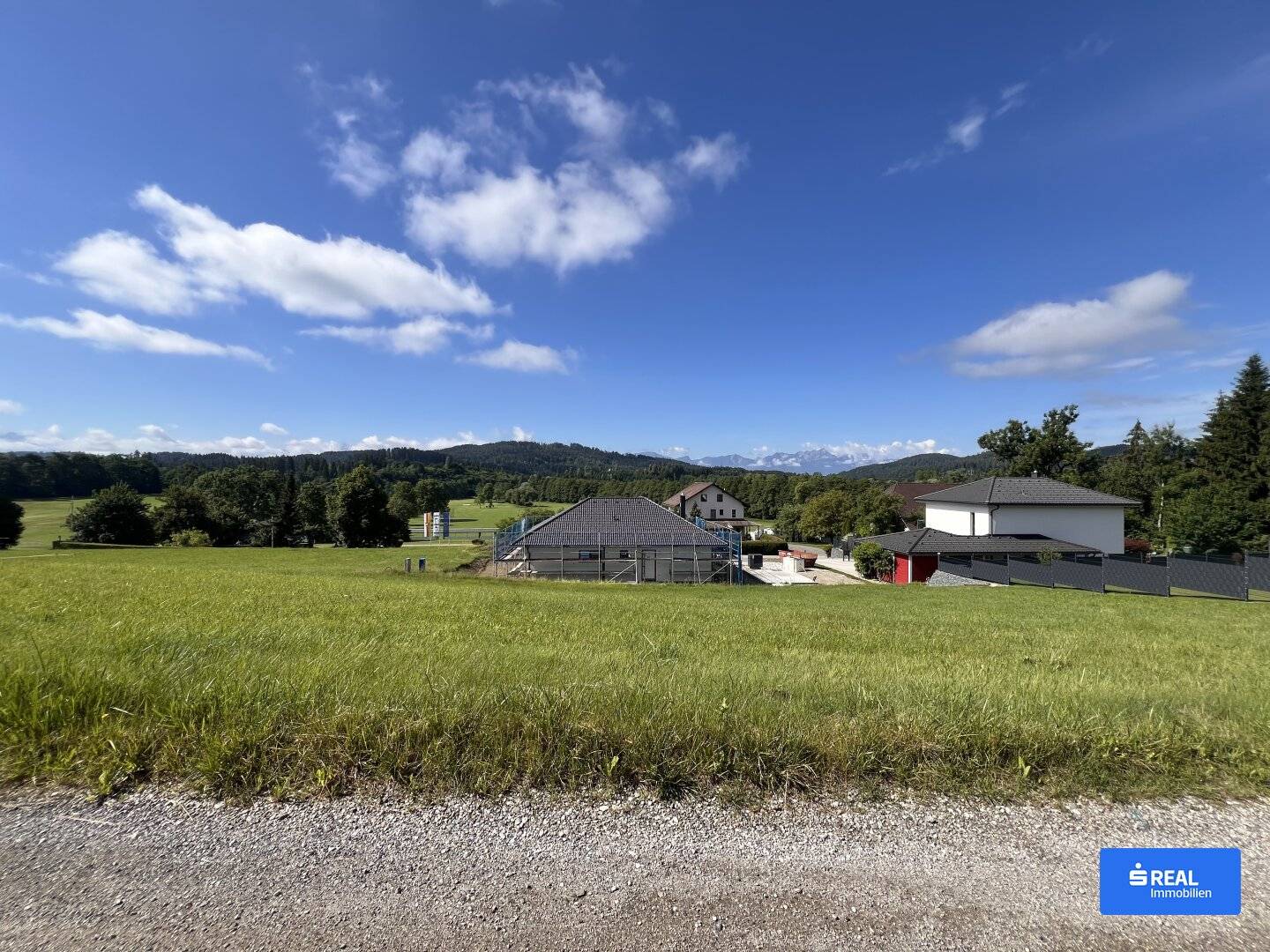 Exklusives Traumgrundstück: Panoramablick am Golfplatz