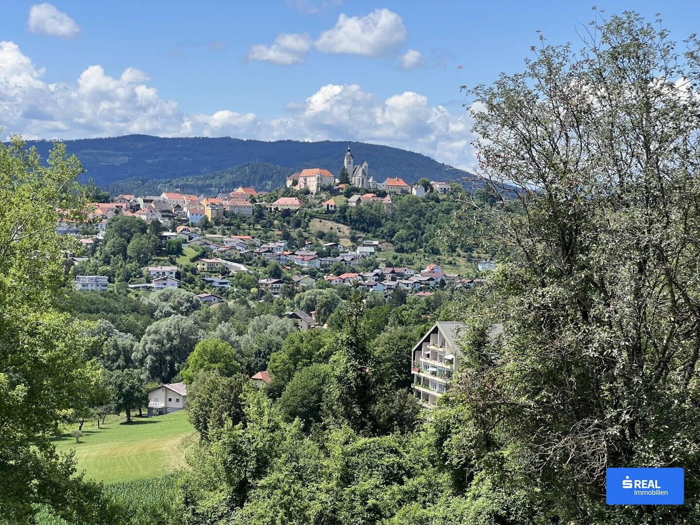 Perfect starter apartment in idyllic green surroundings