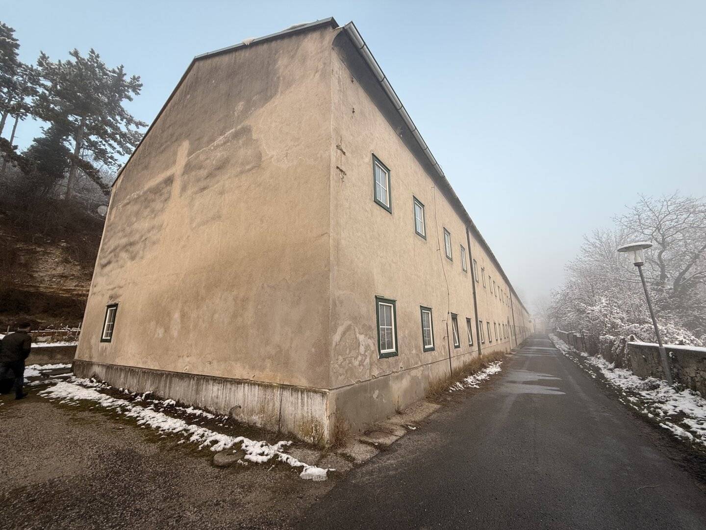Entwicklungsfähige Liegenschaft mit historischem Arbeiterhaus