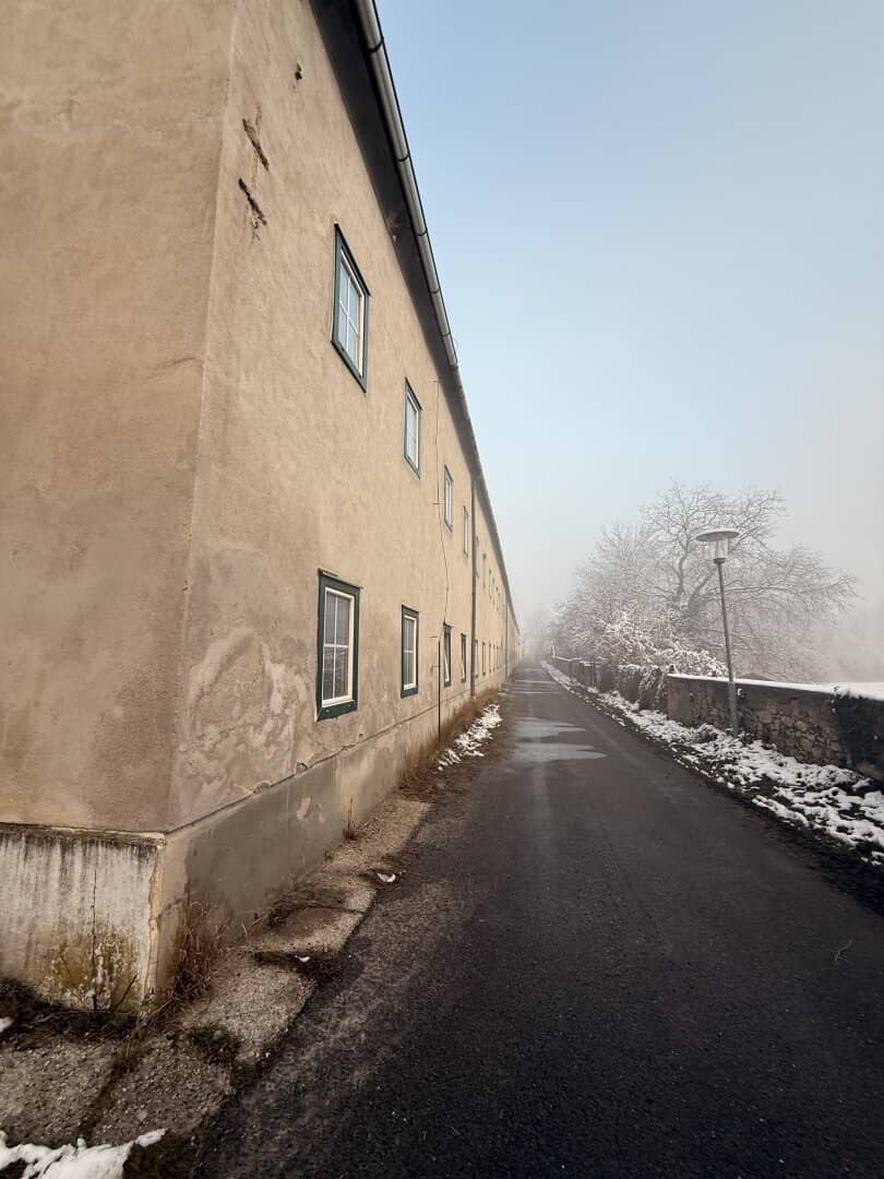 Entwicklungsfähige Liegenschaft mit historischem Arbeiterhaus