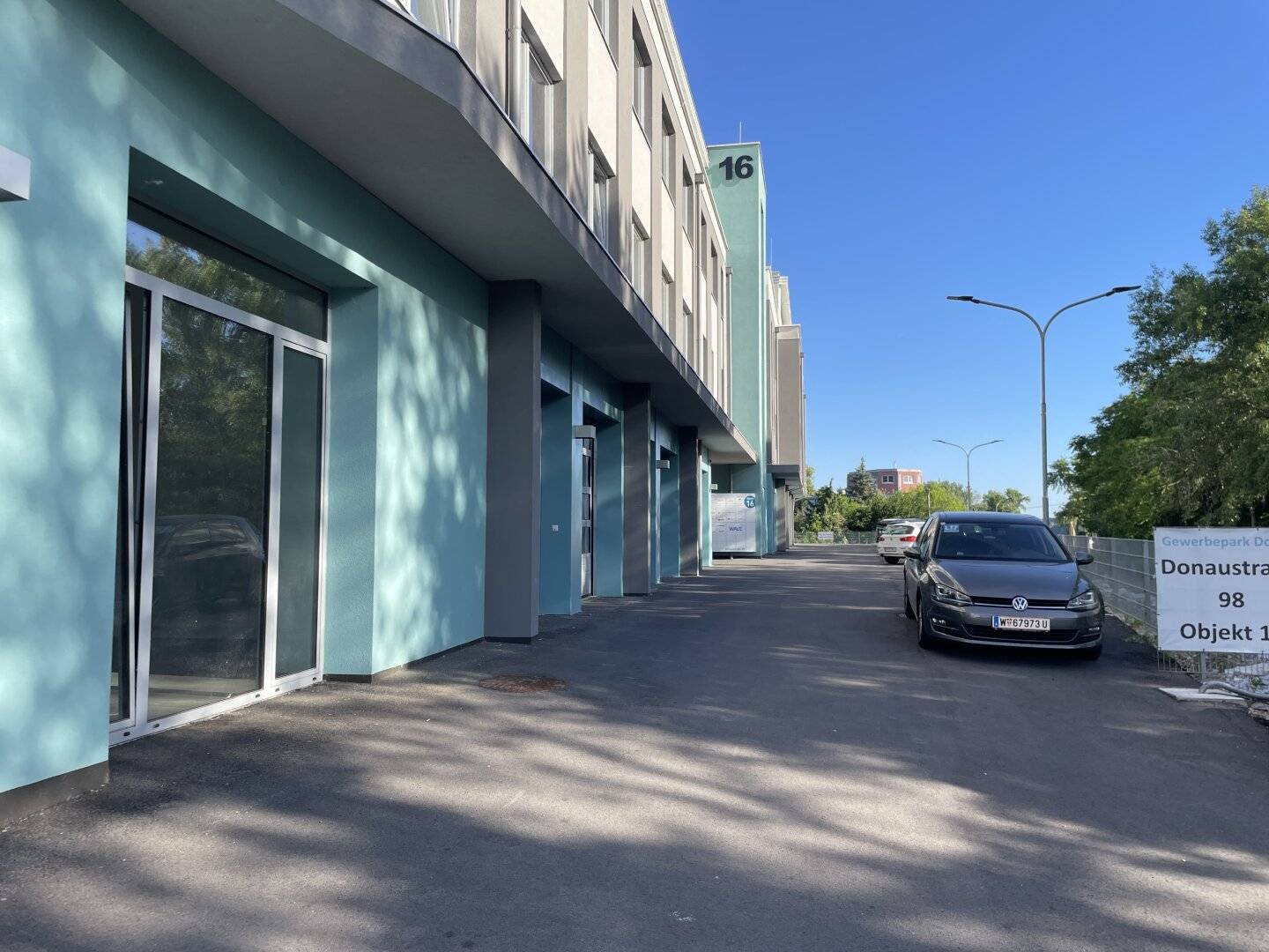 Moderne, ebenerdige Gewerbefläche mit Loft-Charakter & Sektionaltor – vielseitig nutzbar