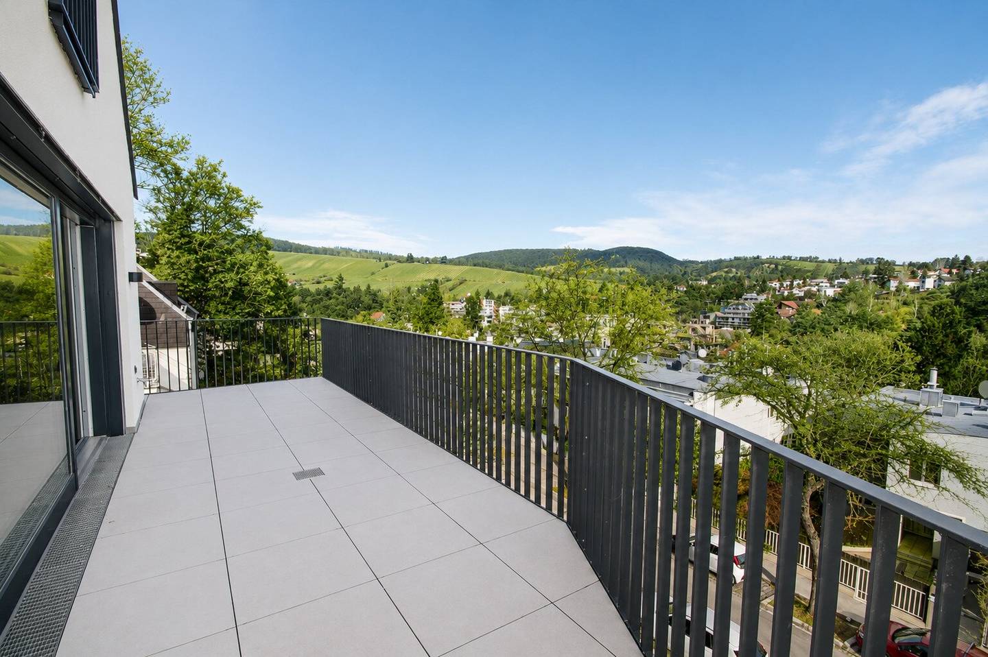 Großzügige Familienwohnung mit fantastischem Ausblick auf die Weinberge in Bestlage - Erstbezug!