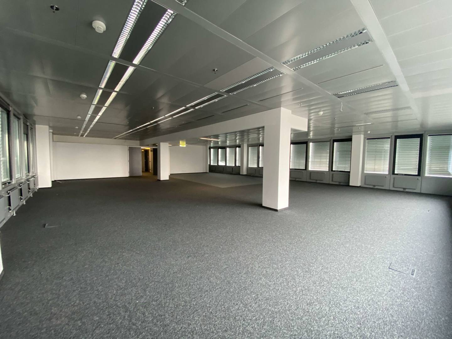 ARES TOWER Moderne Büros mit Weitblick!