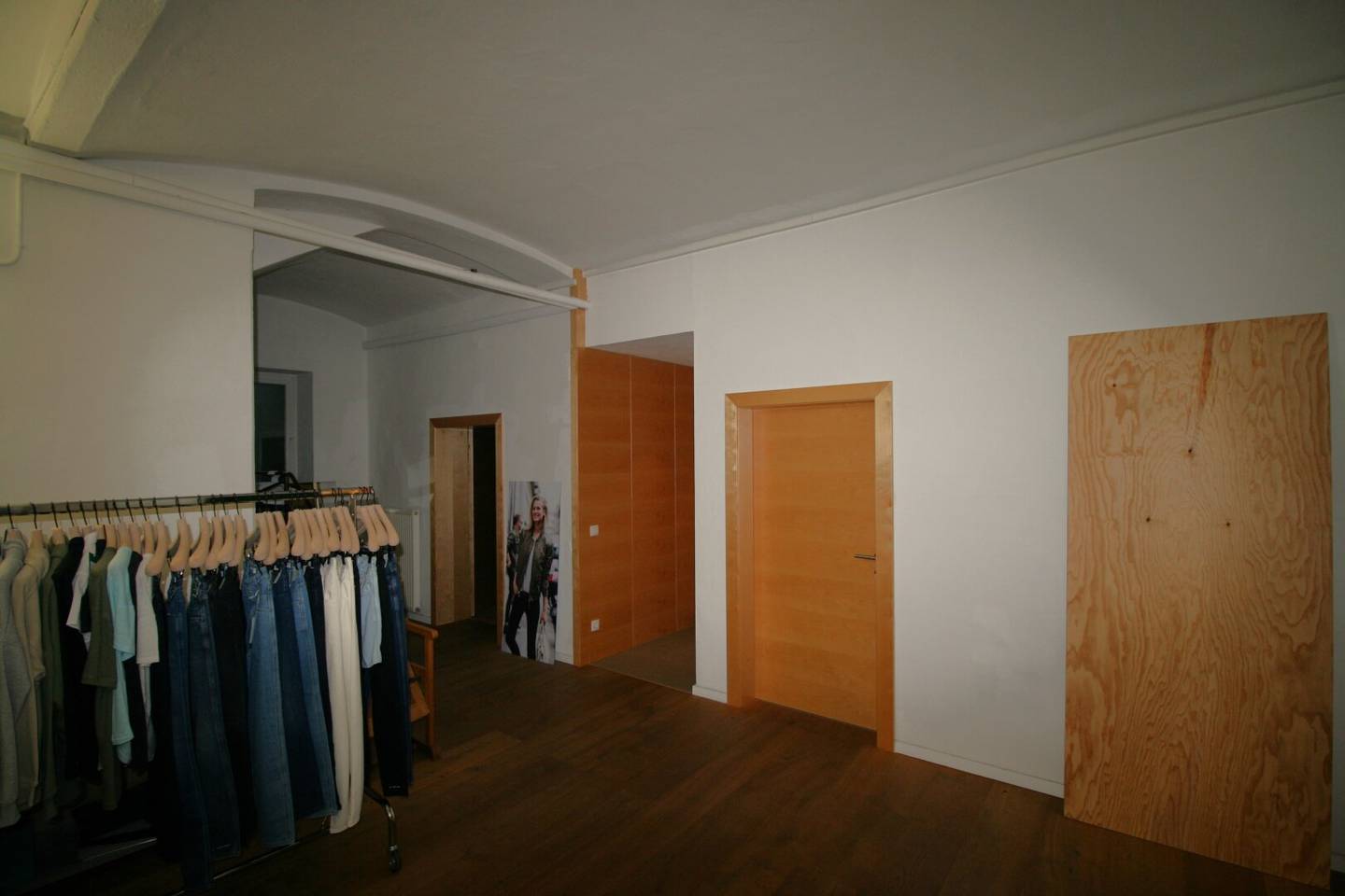Exhibition space / Office with generous storage space in Salzburg North
