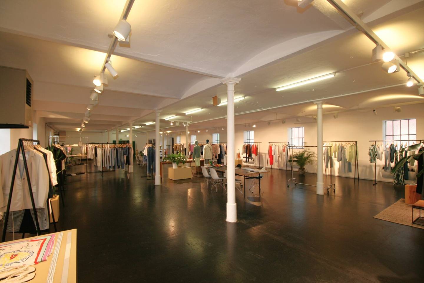 Exhibition space / Office with generous storage space in Salzburg North