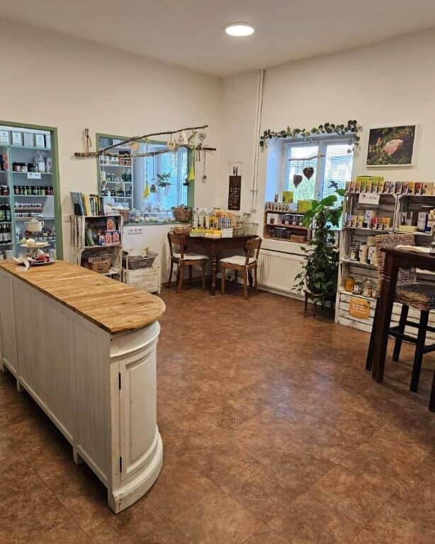 The ideal business location for rent! Everything under one roof office, commercial and storage space in Grödig