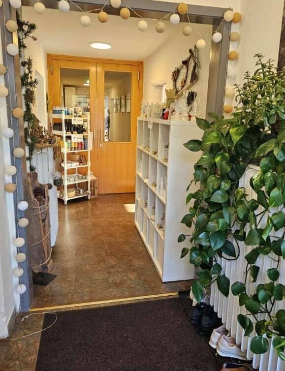 The ideal business location for rent! Everything under one roof office, commercial and storage space in Grödig