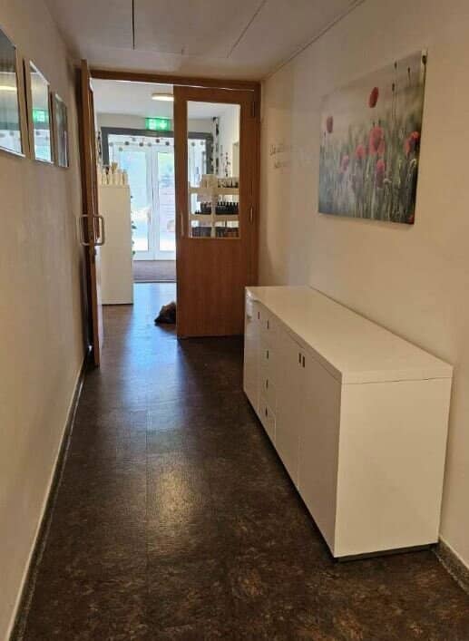 The ideal business location for rent! Everything under one roof office, commercial and storage space in Grödig