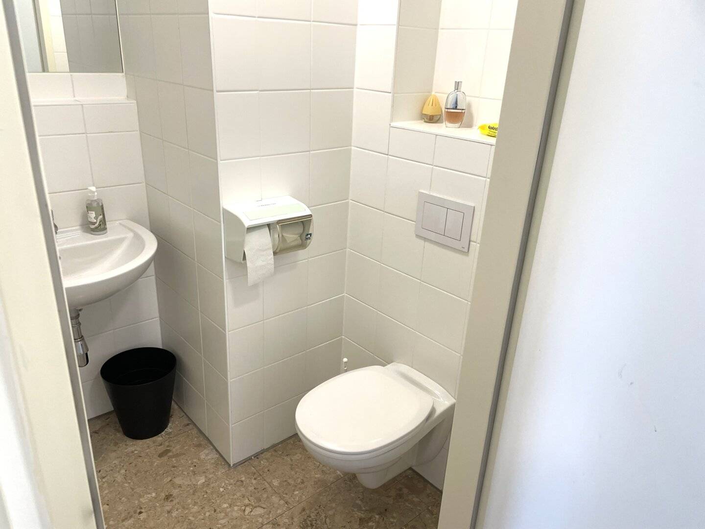 Office/START-UP KLIMA 1 Room with WC and Tea Kitchen