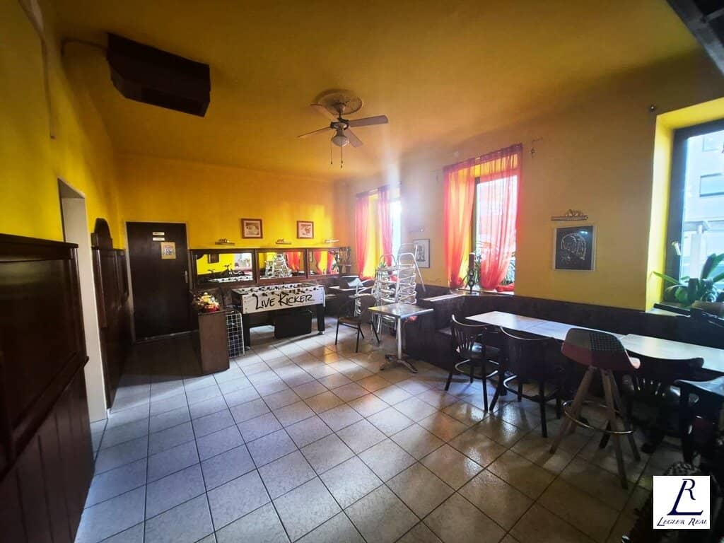 Cafe house and venue with apartment seeks new operator