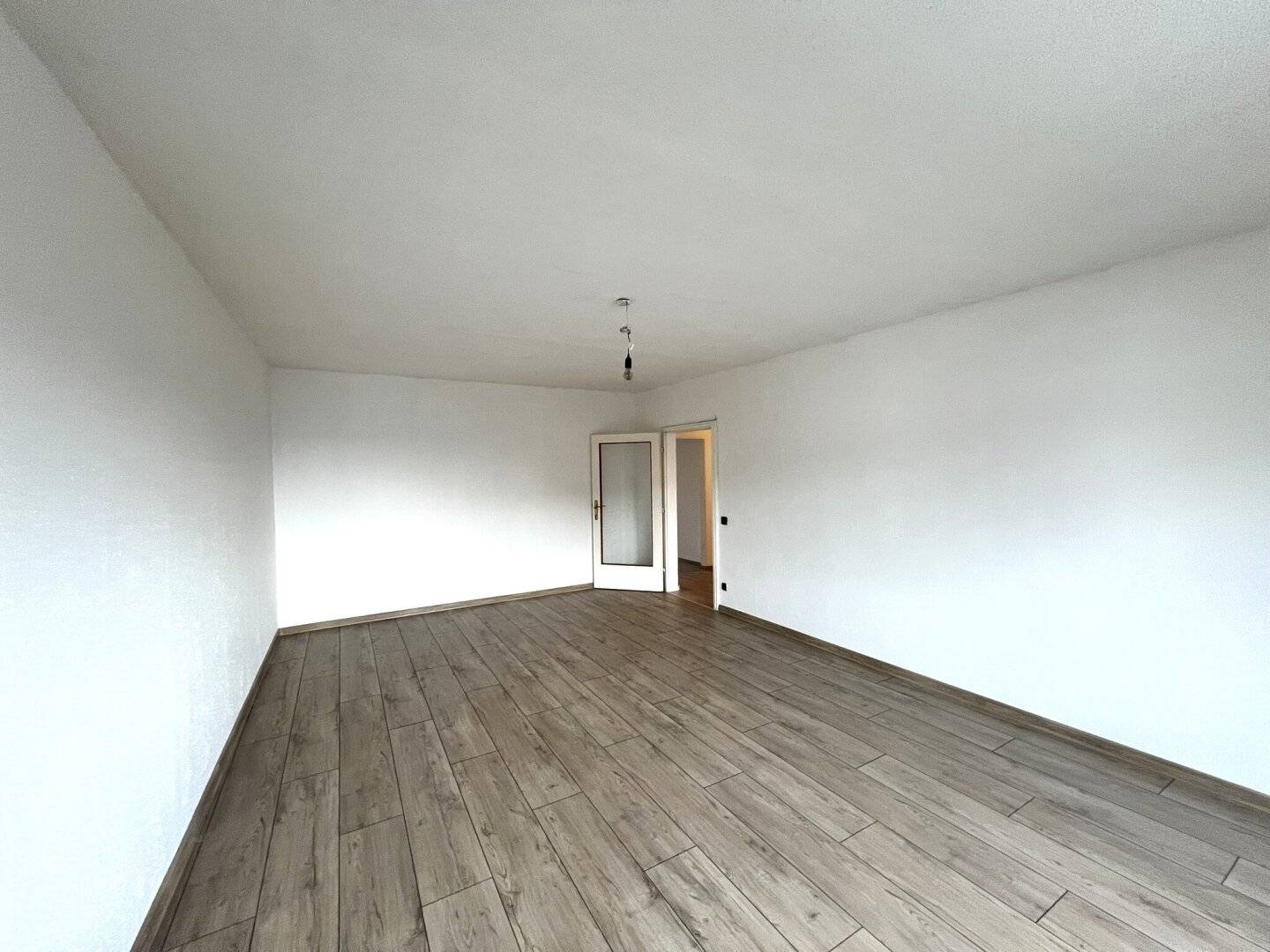 Well laid out three room owner occupied apartment on Heiligenstädter Street near Nußdorf