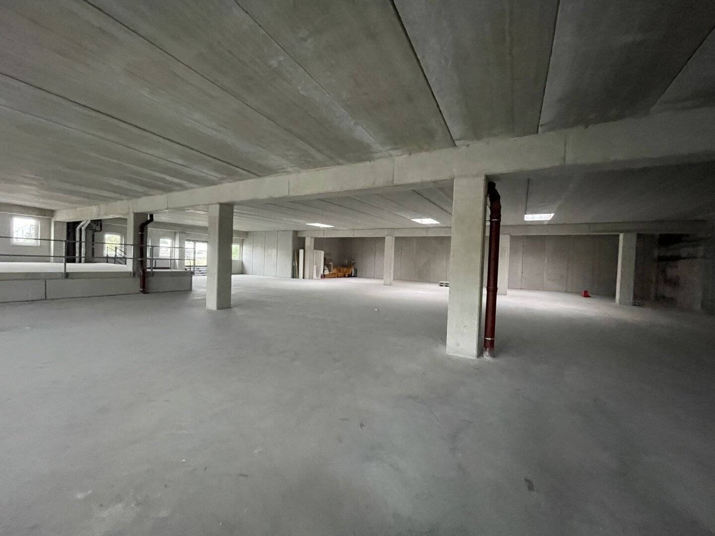 Flexible storage spaces in small and large units with excellent infrastructure and attractive terms