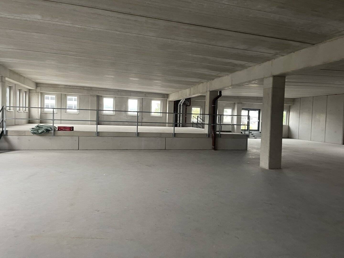 Flexible storage spaces in small and large units with excellent infrastructure and attractive terms