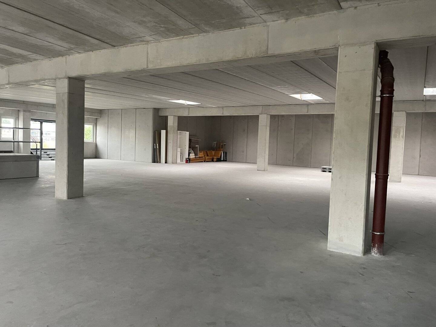 Flexible storage spaces in small and large units with excellent infrastructure and attractive terms